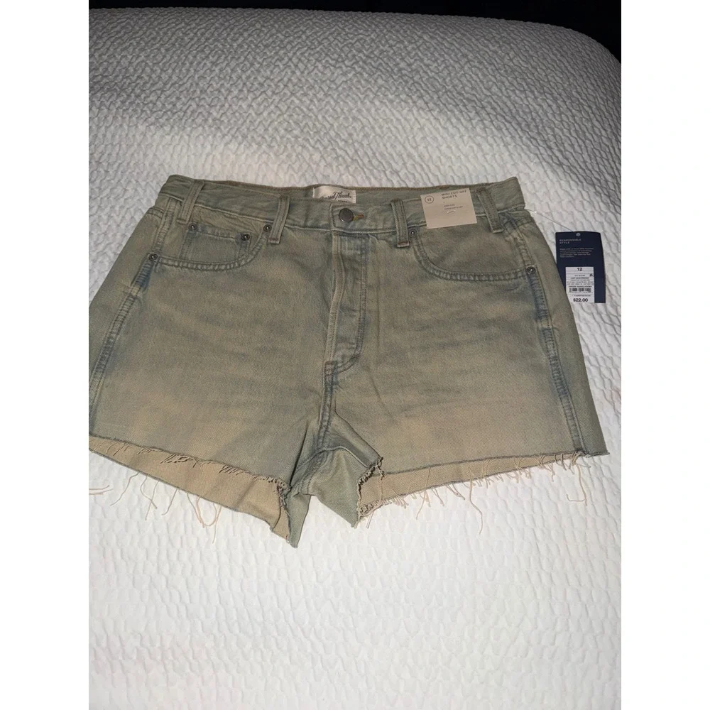 Universal Thread Womens Size 12 High Rise Mini Cut-Off‎ Denim Shorts Light Wash